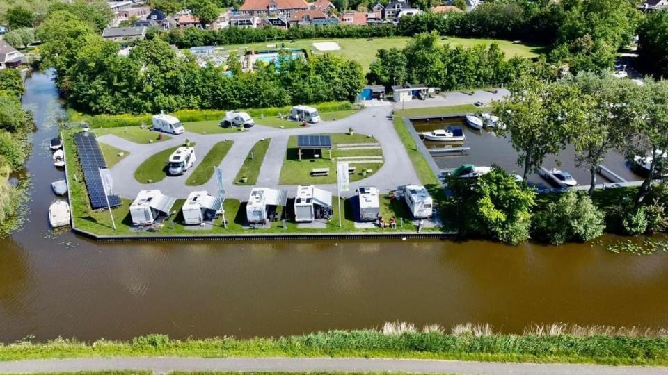 Tiny House Aan Het Water Op De Appelhof Villa Wommels Dış mekan fotoğraf